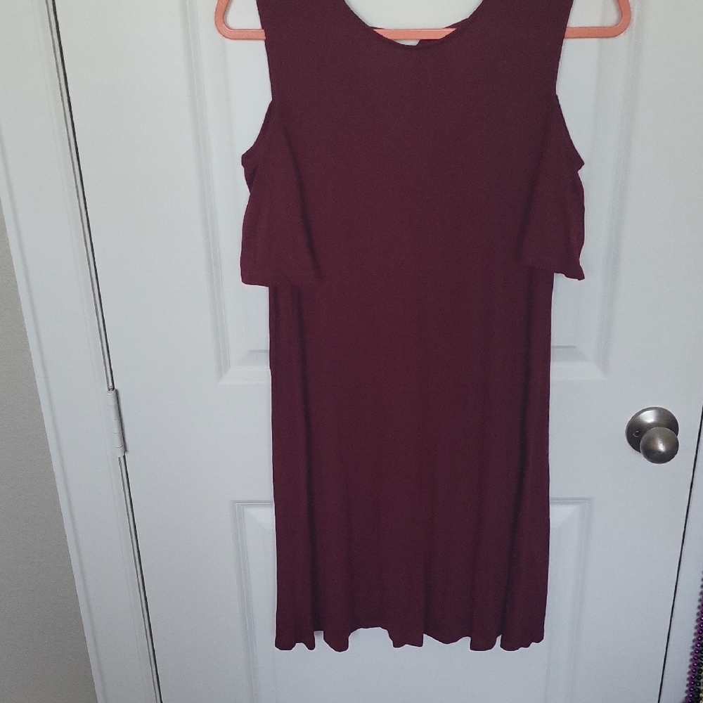 Elegant Burgundy Cold Shoulder Sleeveless Dress